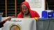 Un votante deposita su boleta electoral en la urna durante la segunda fase de las elecciones legislativas. (Archivo: 11.01.2026) Un votante deposita su boleta electoral en la urna durante la segunda fase de las elecciones legislativas. (Archivo: 11.01.2026)