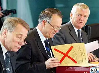 从左到右：经济部长克莱门特，财政部长艾歇尔，内政部长席利