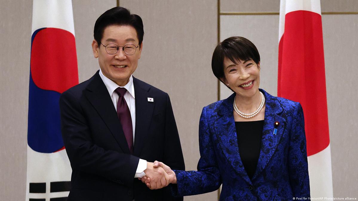 Japan, South Korea vow stronger ties amid China challenge