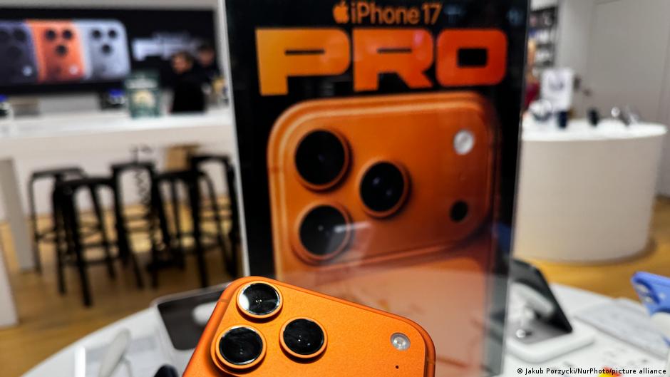 Apple overtakes Samsung in phones sales worldwide