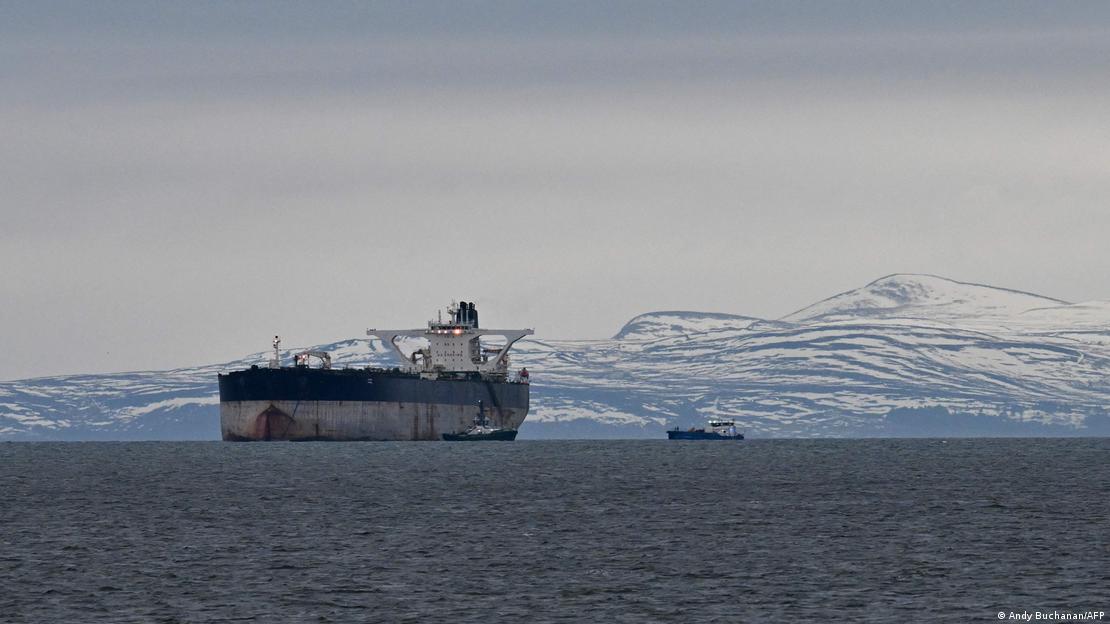 Российский нефтяной танкер Marinera в территориальных водах Шотландии