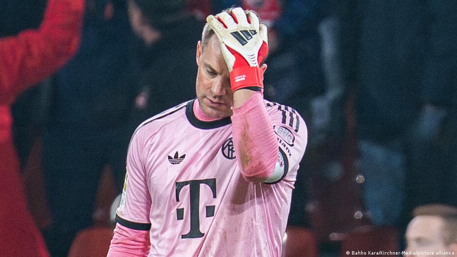 Bundesliga-1-FC-K-ln-zwingt-Bayern-Keeper-Neuer-zu-Fehler