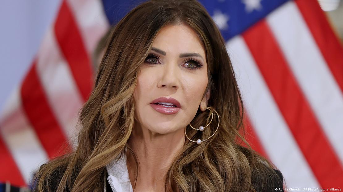 USA Las Vegas 2025 | Heimatschutzministerin Kristi Noem bei Pressekonferenz am Flughafen USA Las Vegas 2025 | Heimatschutzministerin Kristi Noem bei Pressekonferenz am Flughafen