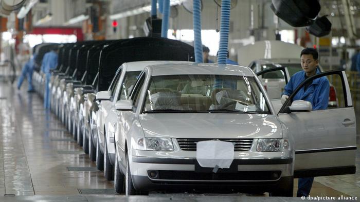 Fábrica da alemã VW na China. Disputas geopolíticas têm colocado empresas em situação delicada