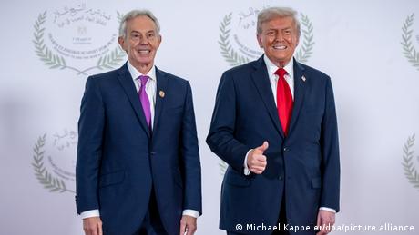 Auf dem Bild sind Tony Blair und Donald Trump beim Gaza-Gipfel von Präsident al-Sisi zu sehen.
