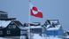 La bandera de Groenlandia flamea en la ciudad de Nuuk. La bandera de Groenlandia flamea en la ciudad de Nuuk.