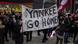 Mieszkańcy Grenlandii podczas demonstracji trzymają transparent z napisem: "Yankee go home" Mieszkańcy Grenlandii podczas demonstracji trzymają transparent z napisem: "Yankee go home"