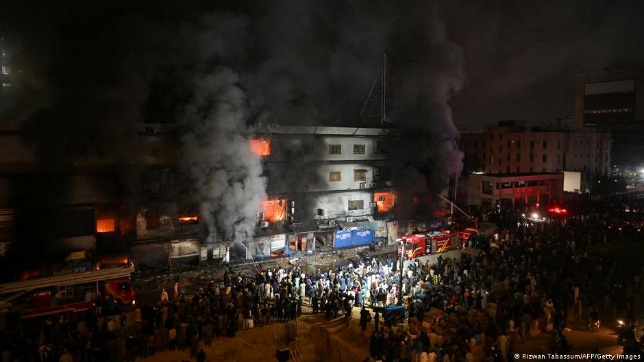 Pakistan: At least 11 dead in Karachi mall fire