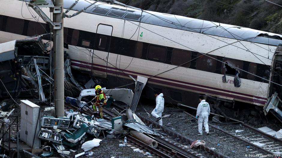Tragedia ferroviaria en España: al menos 39 muertos en "extraño" siniestro
