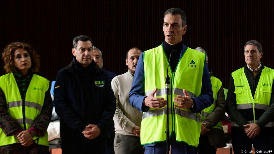 Spain train crash: PM Sanchez vows to 'find out the truth'