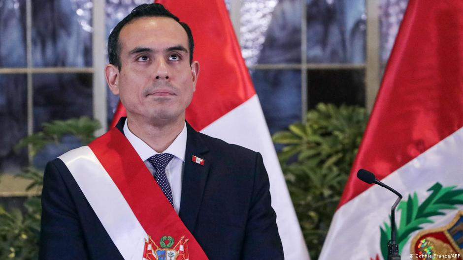 Investigan a presidente de Perú por tráfico de influencias