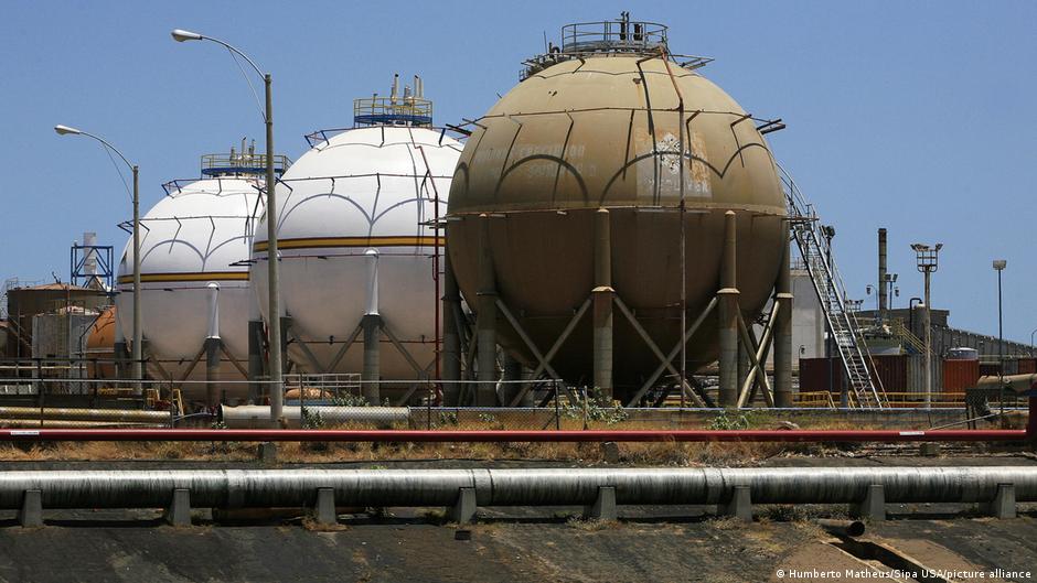 Venezuela firma acuerdos de gas con tres empresas extranjeras