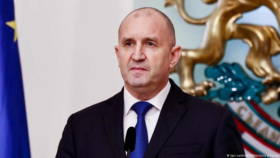 Radev je u januaru podneo ostavku na mesto predsednika Bugarske da bi se prihvatio predizborne kampanje na vanrednim parlamentarnim izborima