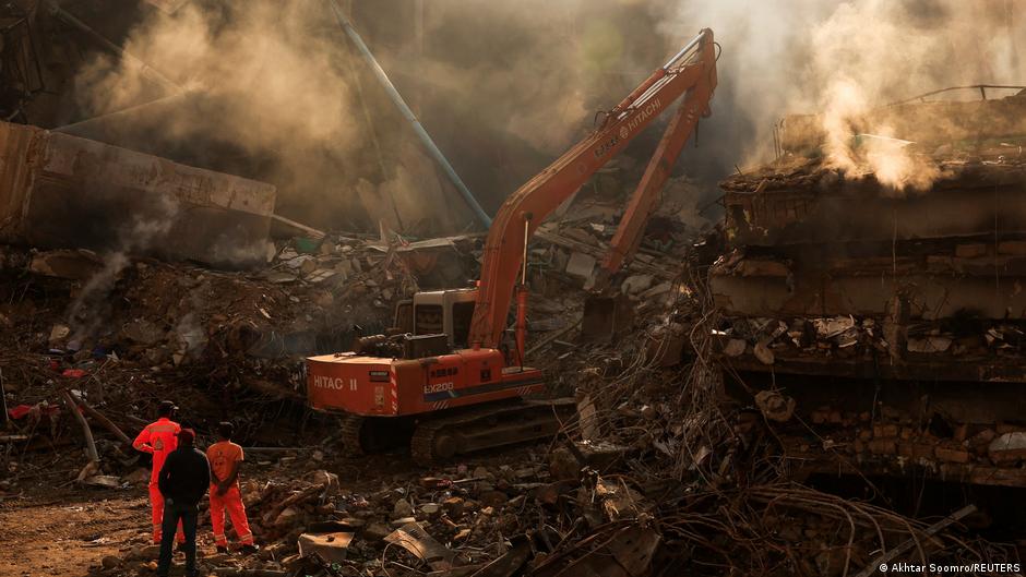 Pakistan: Death toll soars in Karachi mall fire