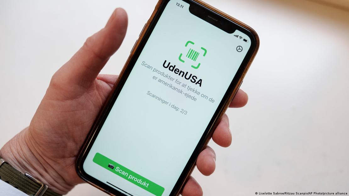 Bir cep telefonu ekranında görülen UdenUSA uygulaması Bir cep telefonu ekranında görülen UdenUSA uygulaması