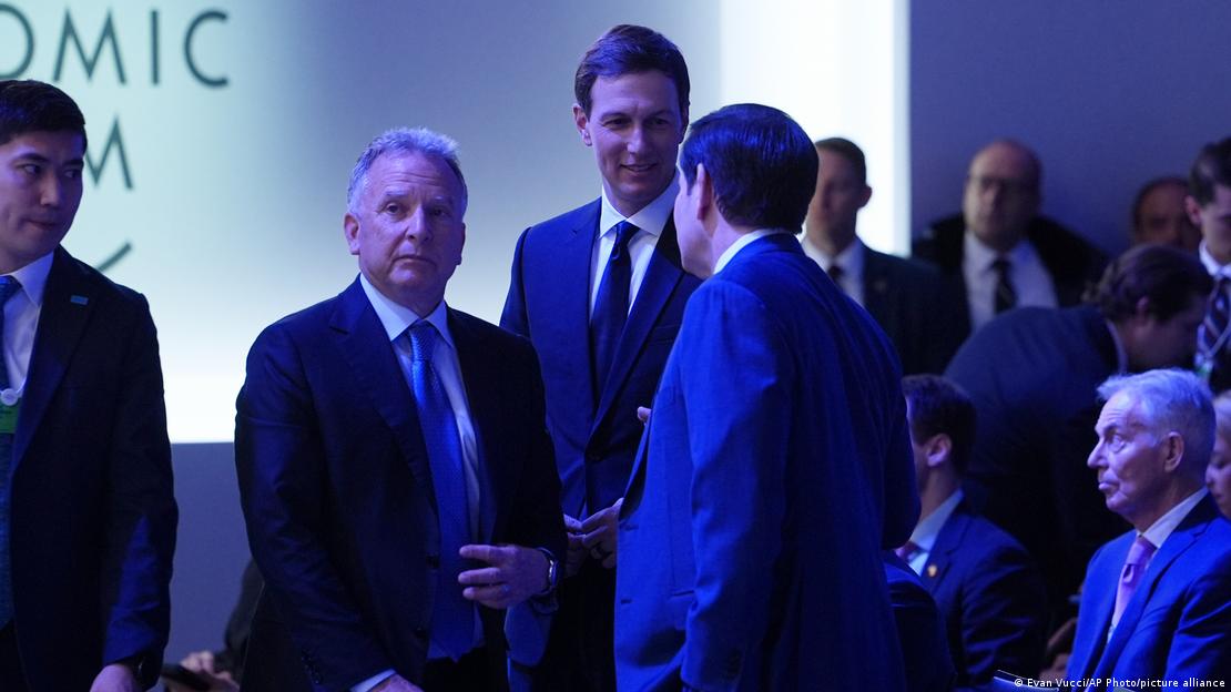 Mediadores de Trump: Steve Witkoff y Jared Kushner. Se espera que ambos estén en Omán el 6.02.2026. Mediadores de Trump: Steve Witkoff y Jared Kushner. Se espera que ambos estén en Omán el 6.02.2026.