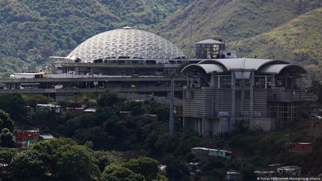 La temida cárcel política del Helicoide es considerada el centro de torturas más grande de Venezuela. El régimen chavista prevé su cierre y la liberación de centenares de presos políticos