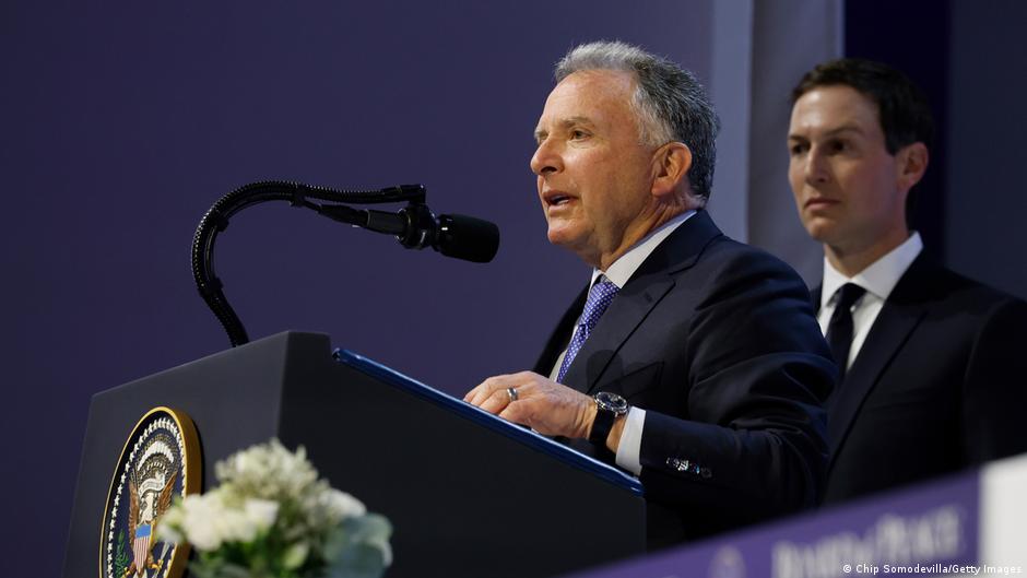 مفاوضو أمريكا يتوجهون إلى باكستان وإيران ترفض اللقاء المباشر