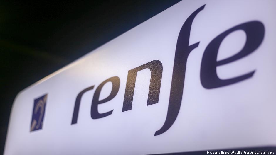 Spain: Train collides with crane in wake of 2 deadly crashes