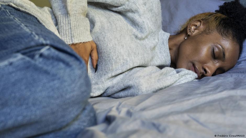 ¿Por qué las mujeres sufren más dolor intestinal que los hombres?