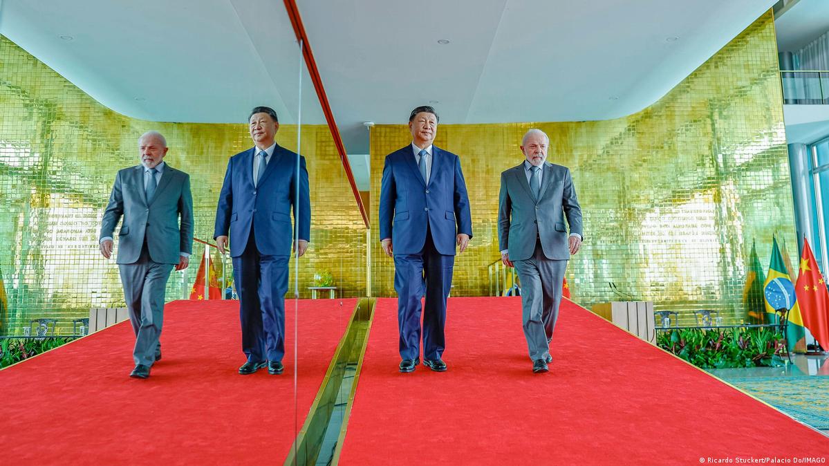 2024年11月20日，中国国家主席习近平在巴西利亚总统官邸黎明宫同巴西总统卢拉举行会晤