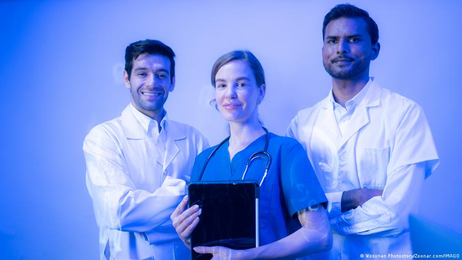 ¿Por qué los artículos de mujeres tardan más en publicarse?