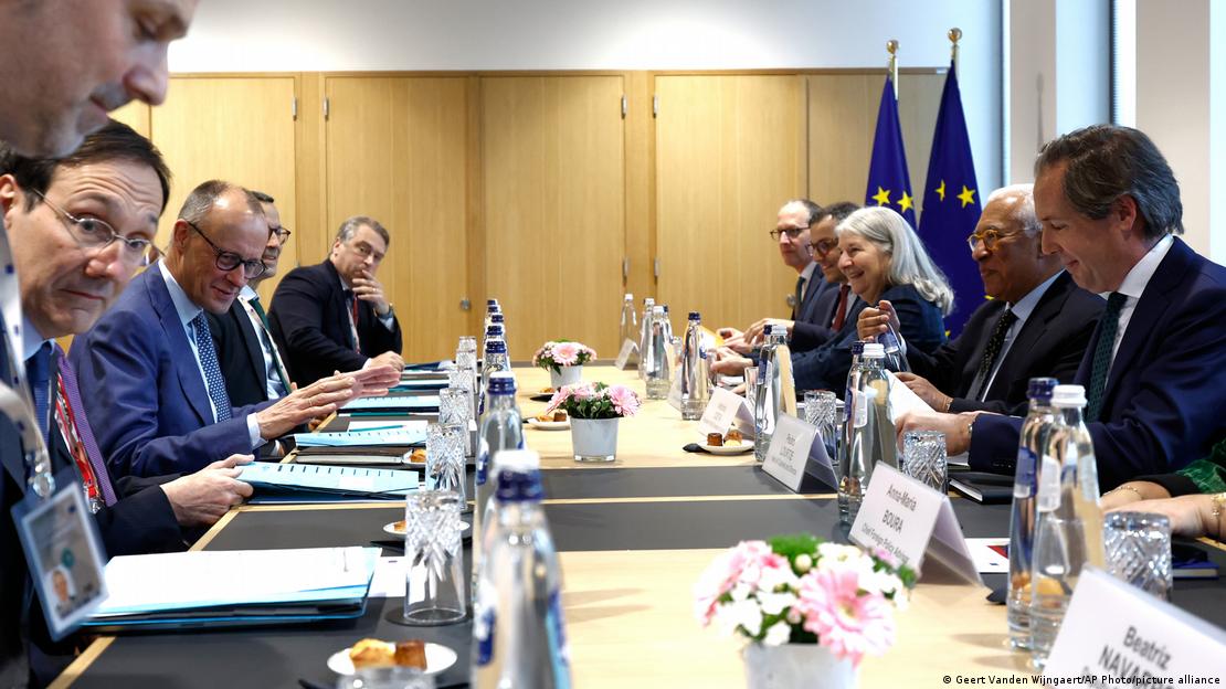 یورپی رہنماؤں نے جمعرات کی شام برسلز میں ایک ہنگامی اجلاس میں شرکت کی 