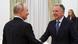 El presidente ruso Vladimir Putin (izquierda en la imagen) estrecha la mano de Witkoff durante una reunión en el Kremlin, en Moscú, Rusia (22.01.2026) El presidente ruso Vladimir Putin (izquierda en la imagen) estrecha la mano de Witkoff durante una reunión en el Kremlin, en Moscú, Rusia (22.01.2026)