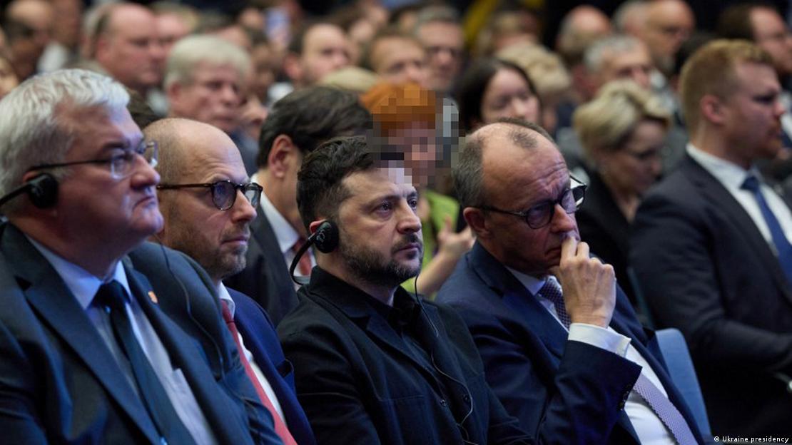 Presidenti ukrainas në Berlin - spiunja e dyshuar Ilona W. pas tij