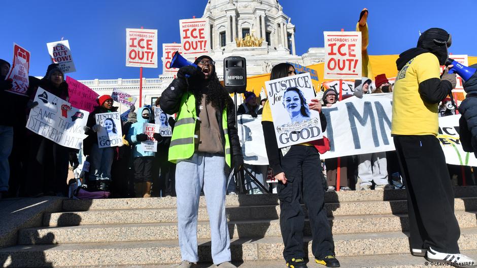 Minnesota residents push back against ICE