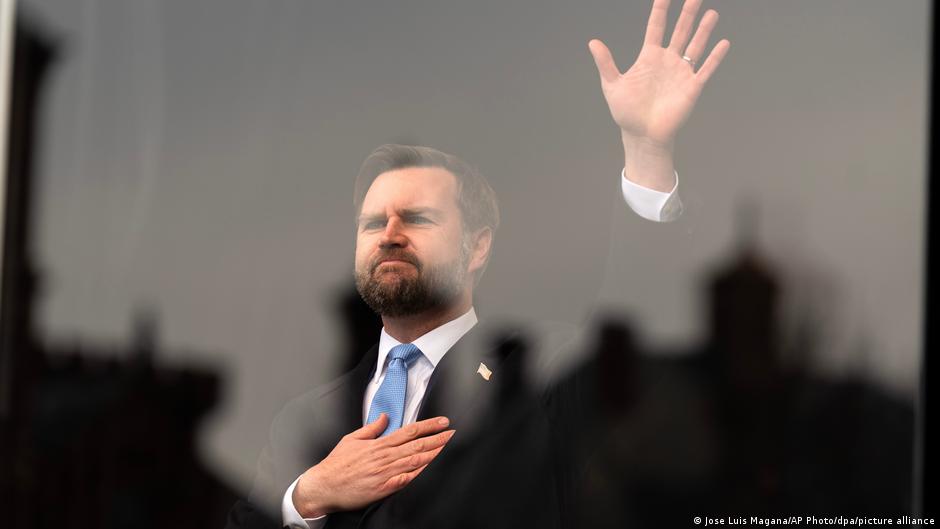 جی‌دی ونس به عنوان گزینه اصلی جانشینی ترامپ معرفی شد