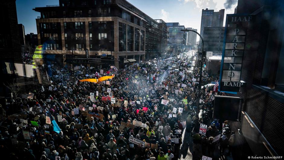 Minneapolis: 37-year-old man shot dead by federal officers