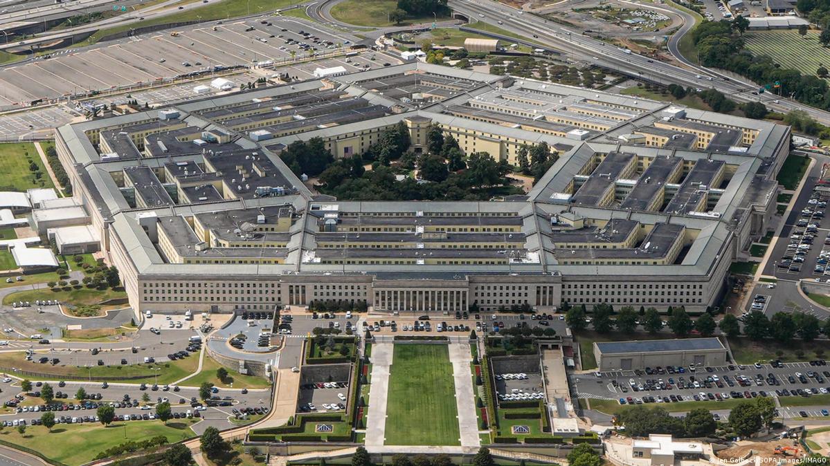 USA Arlington 2025 | Luftaufnahme des Pentagon am Jahrestag der Anschläge vom 11. September 美国总统特朗普去年9月宣布把国防部更名为战争部。