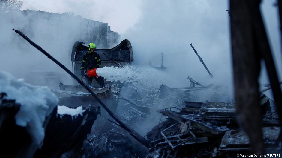 Russia launches strikes on Ukraine as peace talks continue