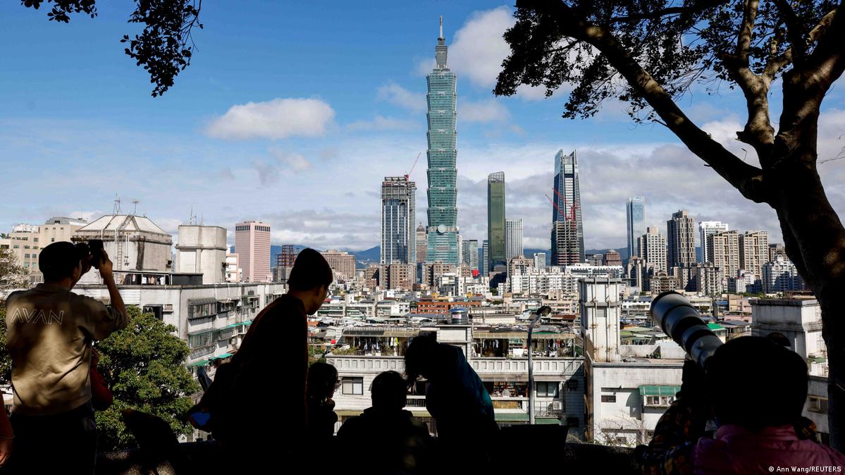 据台湾官方数据，2025年台湾经济增长率达8.6%，创15年来最快增速，人均年GDP将近4万美元。