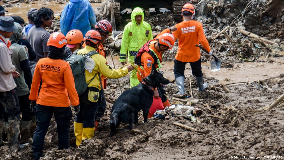 Indonesia: Dozens dead as predawn landslide crushes villages