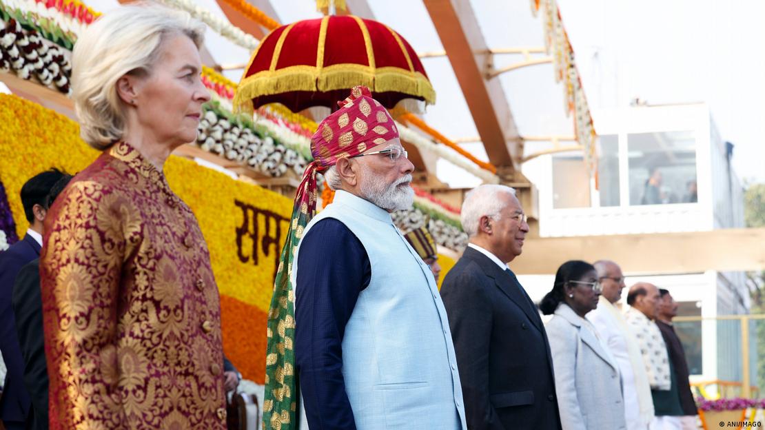 Ursula von der Leyen, presidenta de la Comisión Europea, Narendra Modi, primer ministro de India, y António Costa, presidente del Consejo Europeo, durante el acto de celebración del 77 aniversario del Día de la República de India, en Nueva Delhi. (26.01.2026).