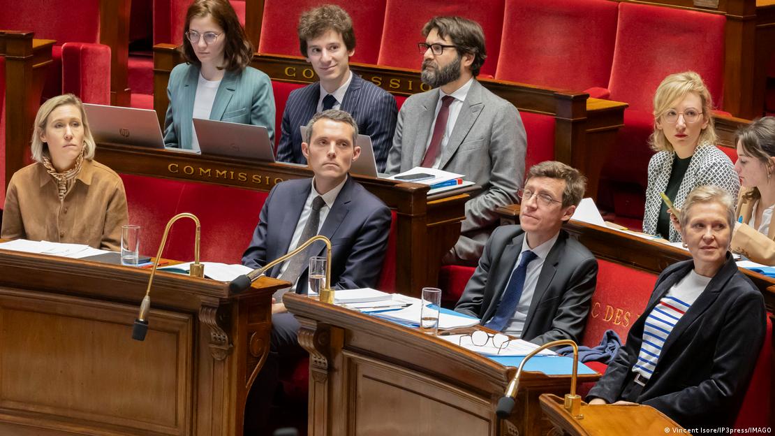 Parlamentares franceses debatem lei que proíbe acesso de menores de 15 anos às redes sociais