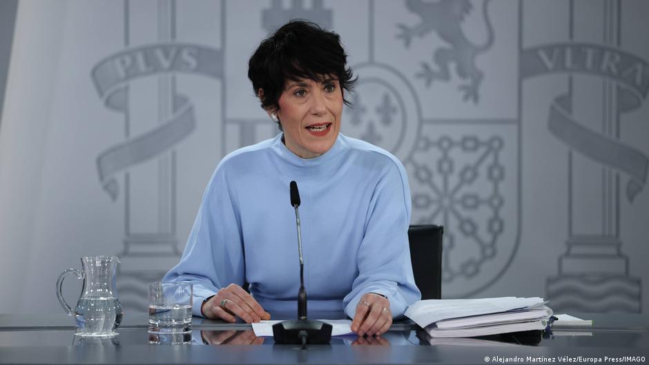 Spain to grant legal staus to 500,000 undocumented migrants