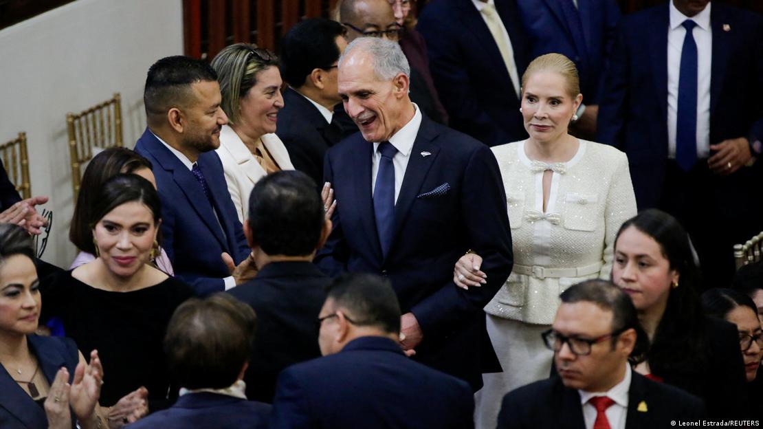 Asfura y su esposa llegan al Congreso para la juramentación, en Tegucigalpa (27.01.2026)