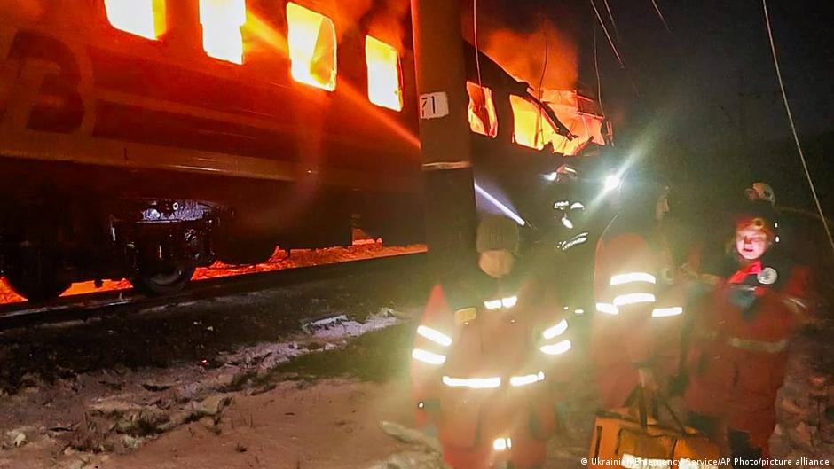 РФ вдарила по залізниці на Дніпропетровщині: двоє поранених