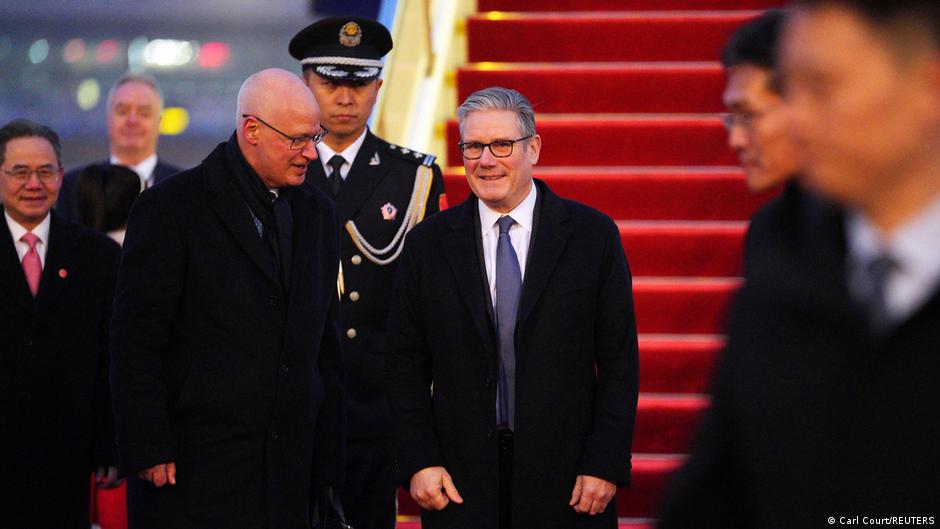 Keir Starmer llega a China para conversaciones con Xi Jinping