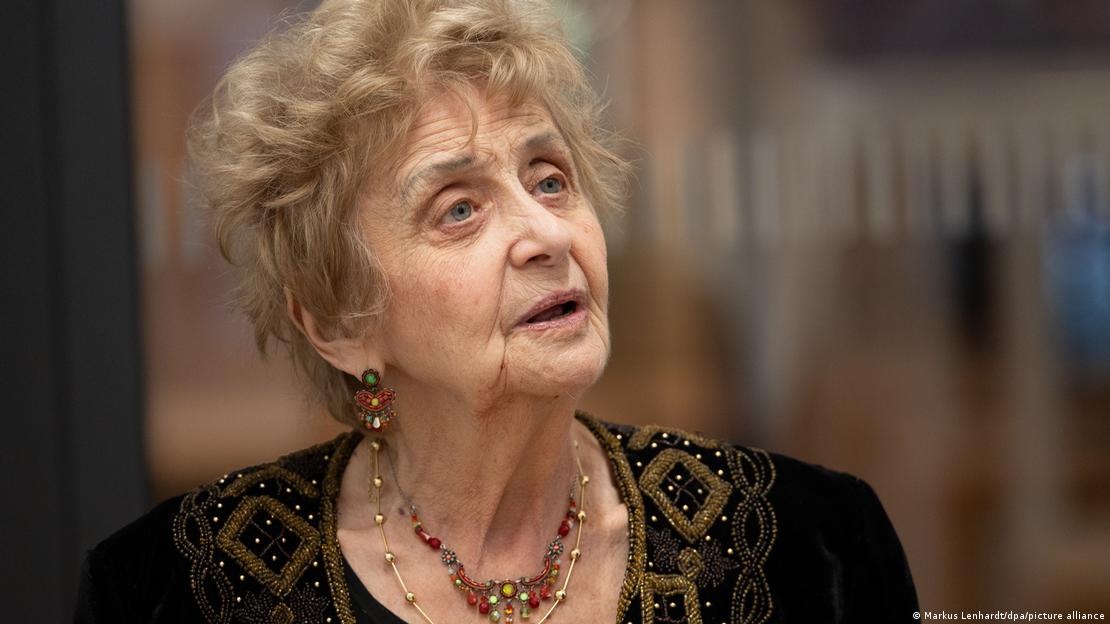 Tova Friedmann, la sobreviviente más joven del Holocausto, habla ante el Bundestag alemán en conmemoración de las víctimas de los crímenes del nazismo.