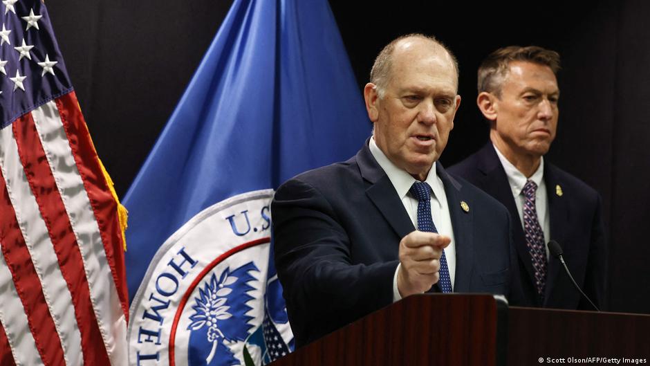 Enviado de Trump a Mineápolis anuncia retiro de 700 agentes