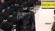 Hombre disfrazado de Batman levantando su mano y apuntando con su dedo. Hombre disfrazado de Batman levantando su mano y apuntando con su dedo.