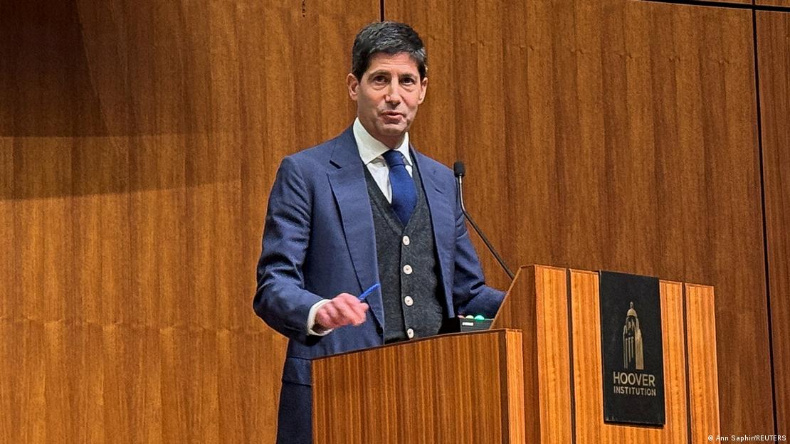 El banquero Kevi Warsh durante una conferencia en la Universidad de Stanford, California, EE. UU.