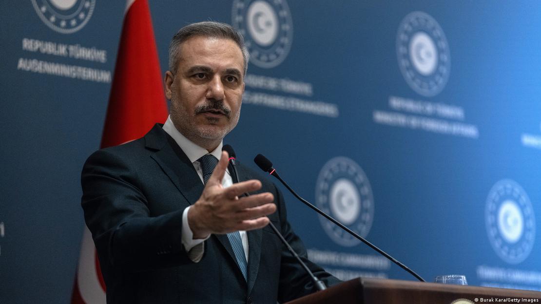 Dışişleri Bakanı Hakan Fidan basın toplantısında konuşurken. 