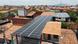 Placas solares instaladas nos telhados de casas em Fortaleza