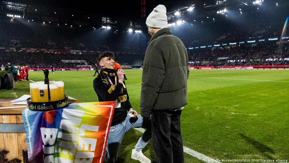 Germany: Queer referee attacked after viral proposal