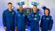 Os quatro astronautas que vão à órbita da Lua posam para fotos, em uniformes azuis da Nasa, dentro de simulador Os quatro astronautas que vão à órbita da Lua posam para fotos, em uniformes azuis da Nasa, dentro de simulador